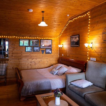 Cherry Cabin - Little Log Cabin In Wales Bettws Cedewain Экстерьер фото