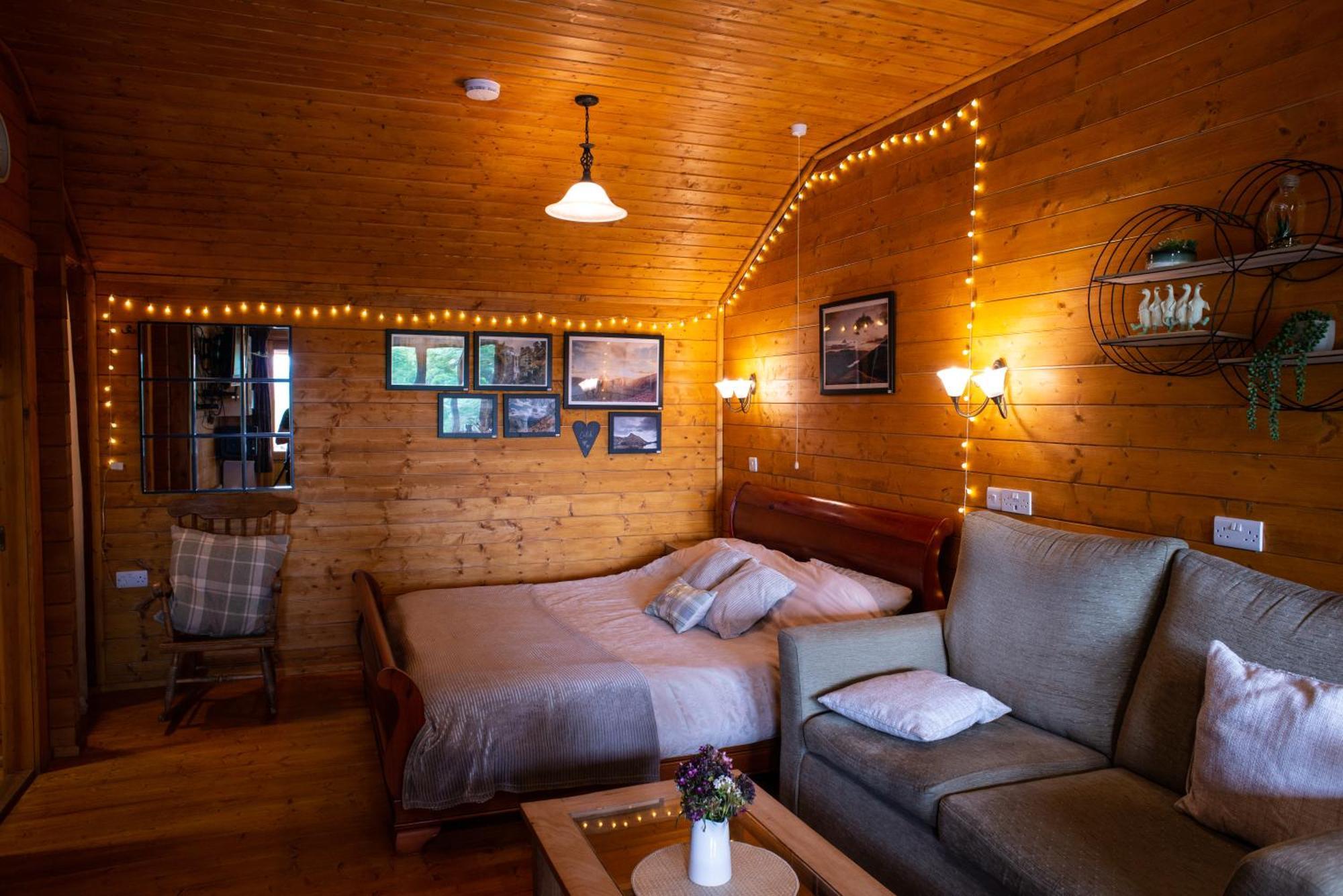 Cherry Cabin - Little Log Cabin In Wales Bettws Cedewain Экстерьер фото