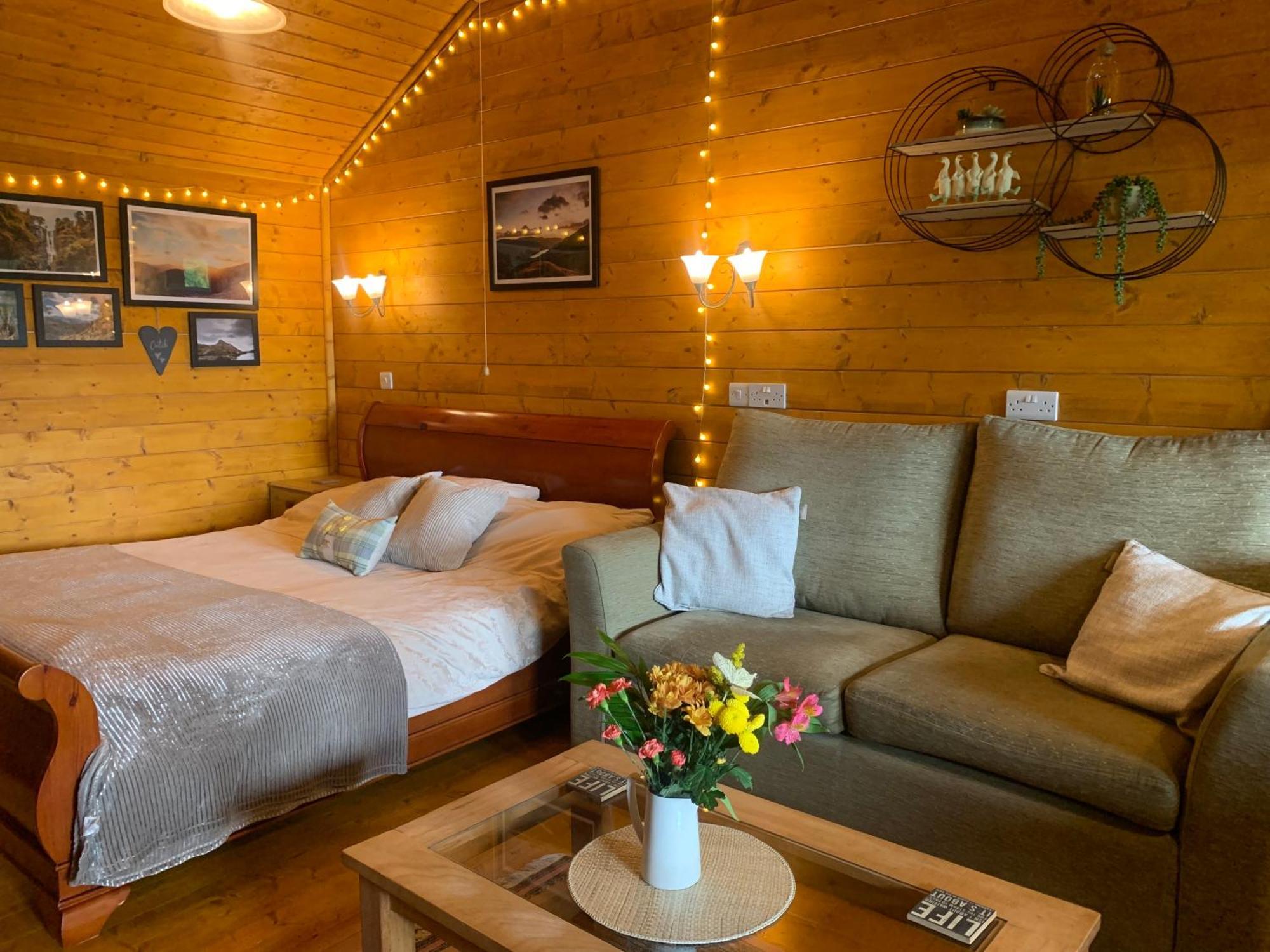 Cherry Cabin - Little Log Cabin In Wales Bettws Cedewain Экстерьер фото